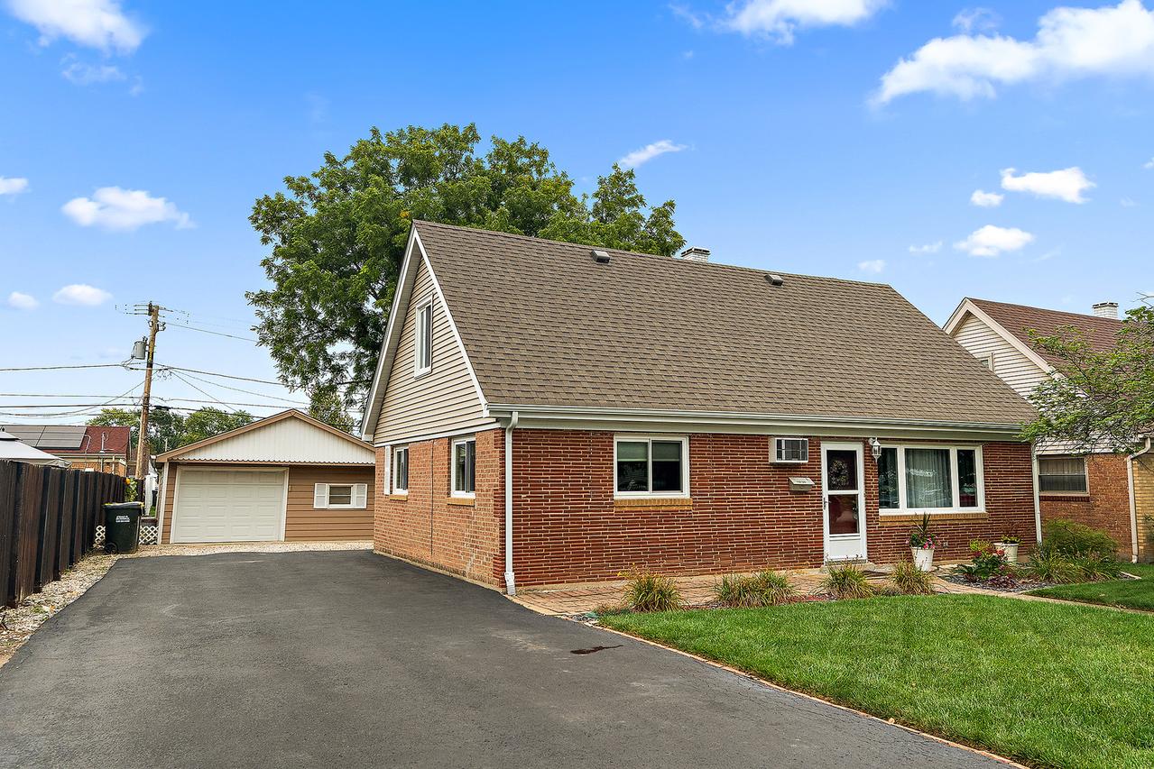 10907 Moody Ave., Chicago Ridge, IL 60415