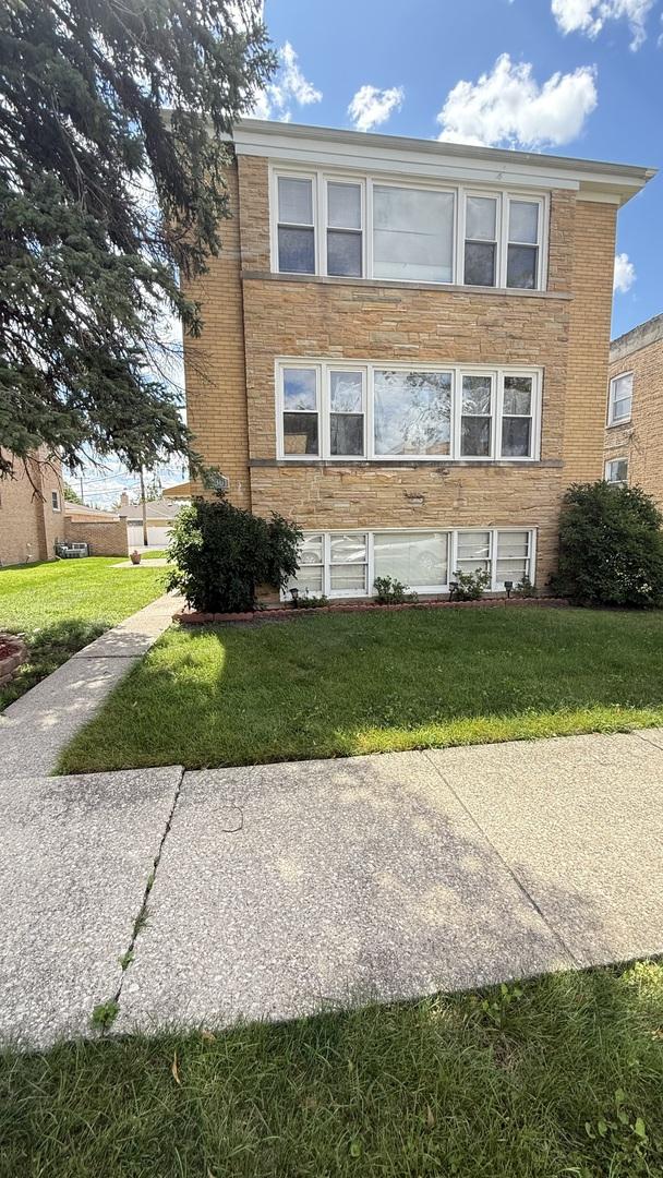 10301 W Chaucer St., Westchester, IL 60154