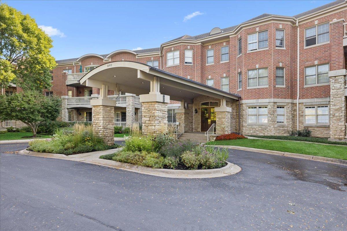 940 Augusta Way #304, Highland Park, IL 60035