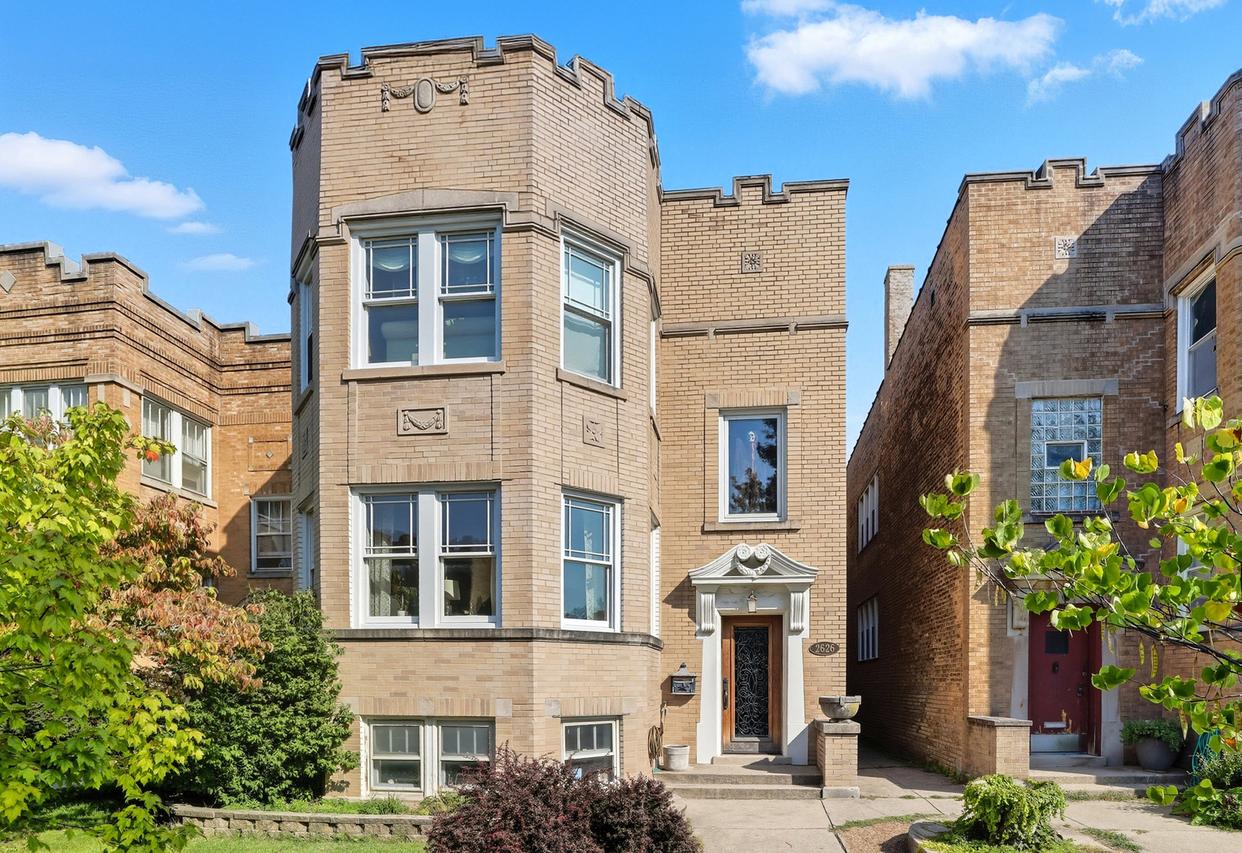 2626 W Lunt Ave., Chicago, IL 60645