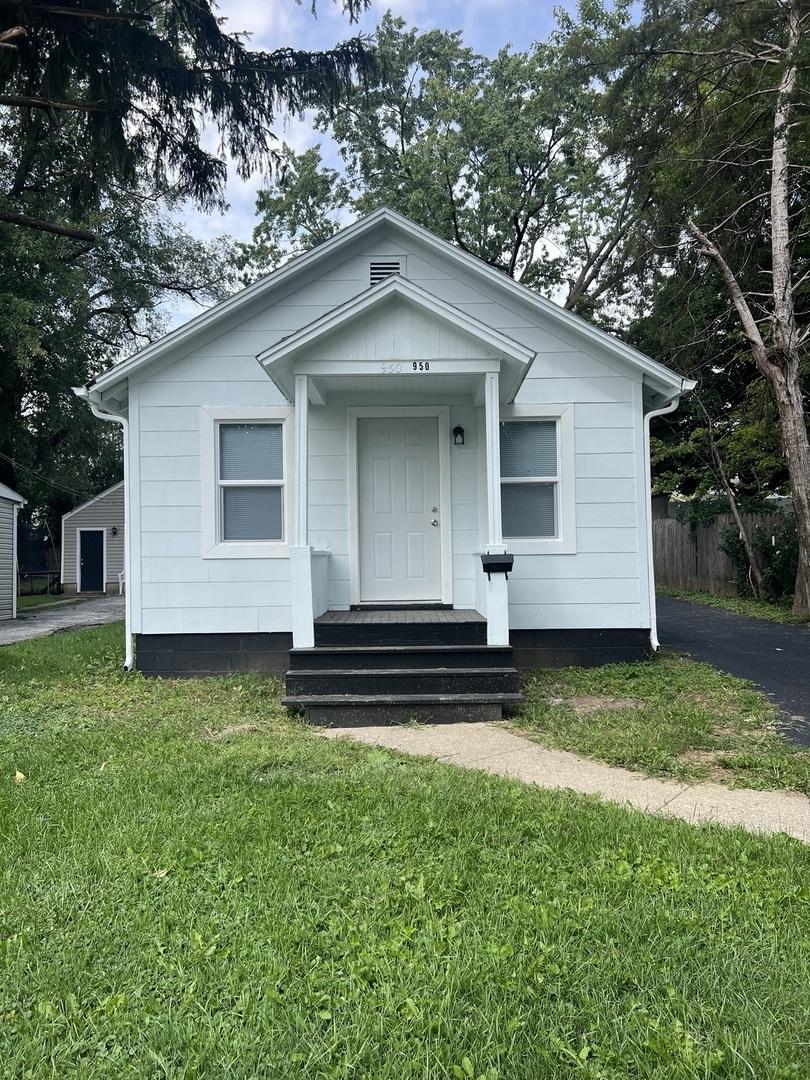 950 Harriet Ave., Aurora, IL 60505