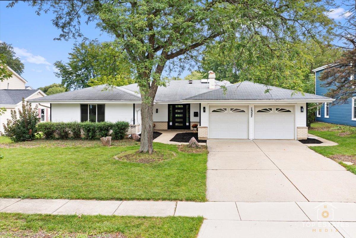 1327 Churchill Rd., Schaumburg, IL 60195