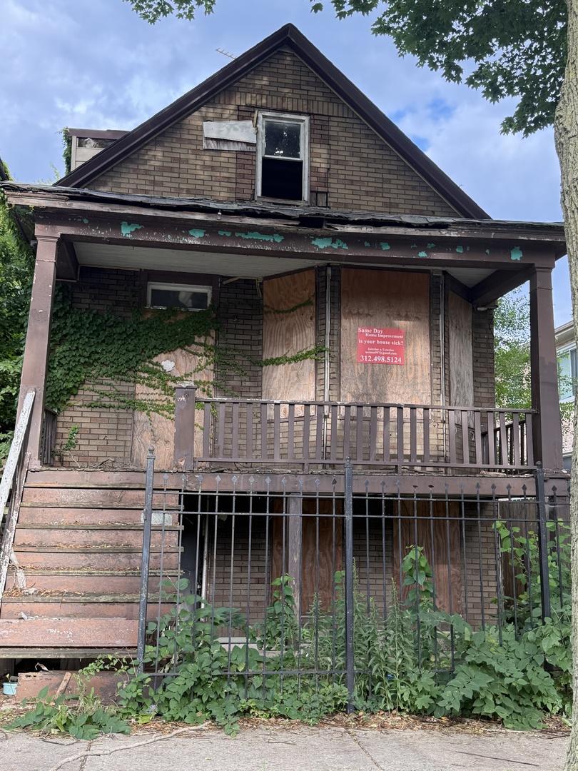 8453 S Muskegon Ave., Chicago, IL 60617