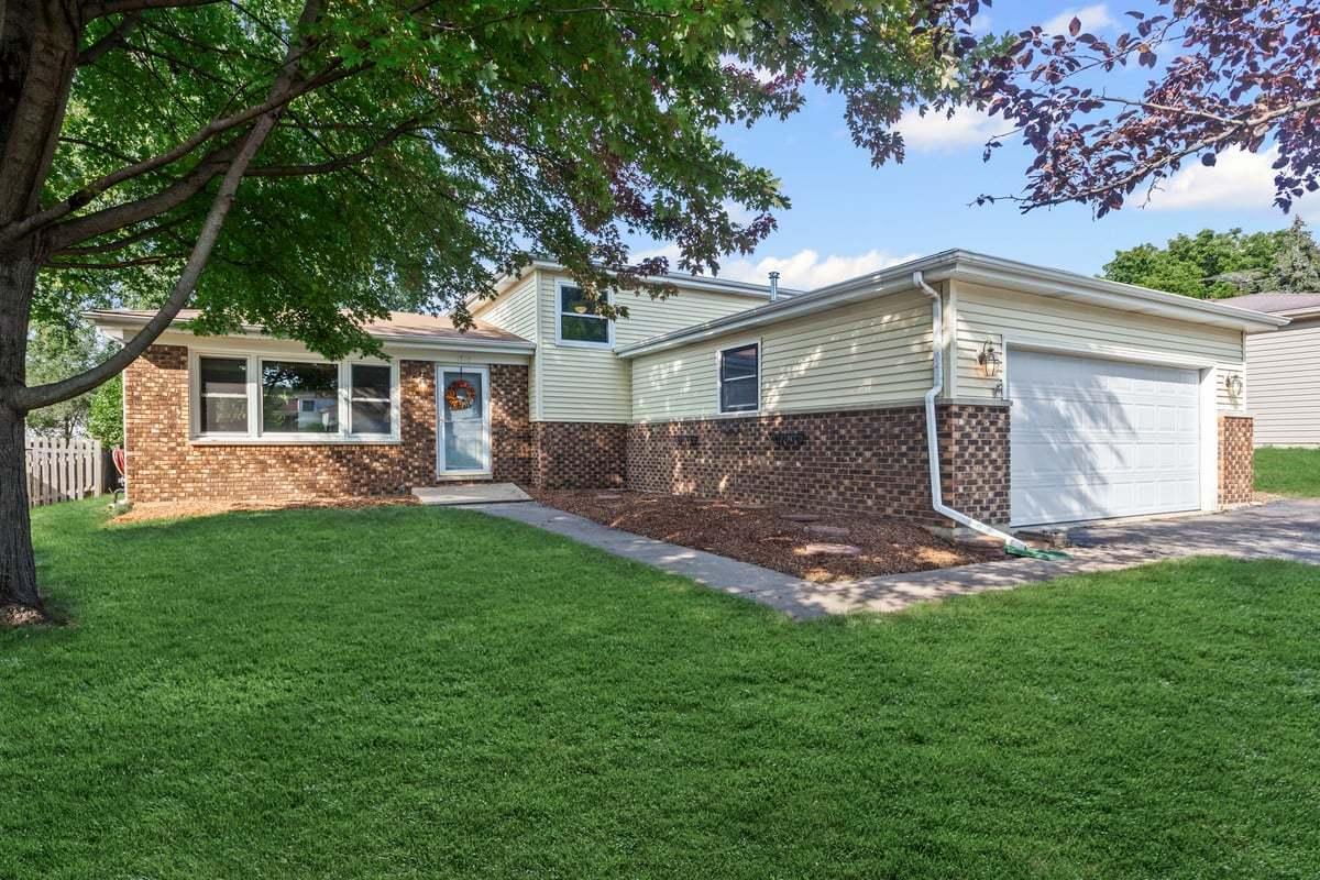 1718 Patricia Ln., St. Charles, IL 60174