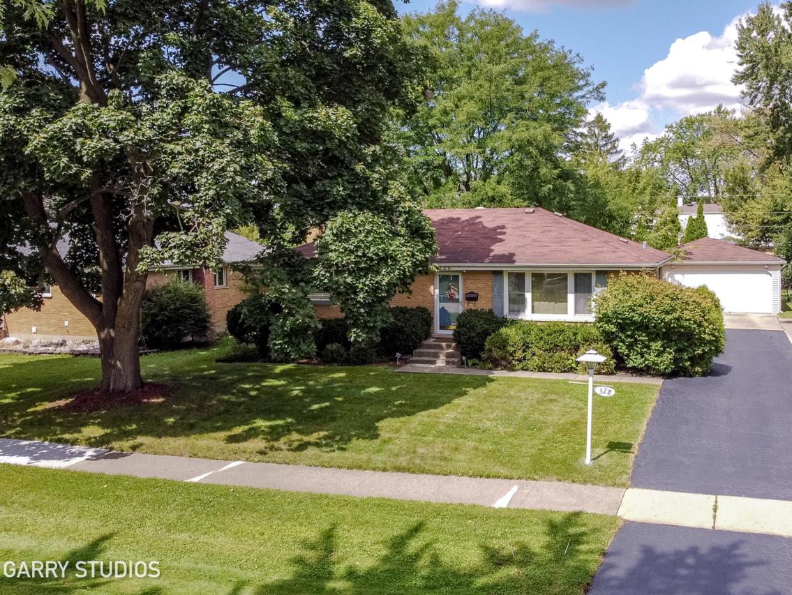 328 Berkshire Ter., Roselle, IL 60172