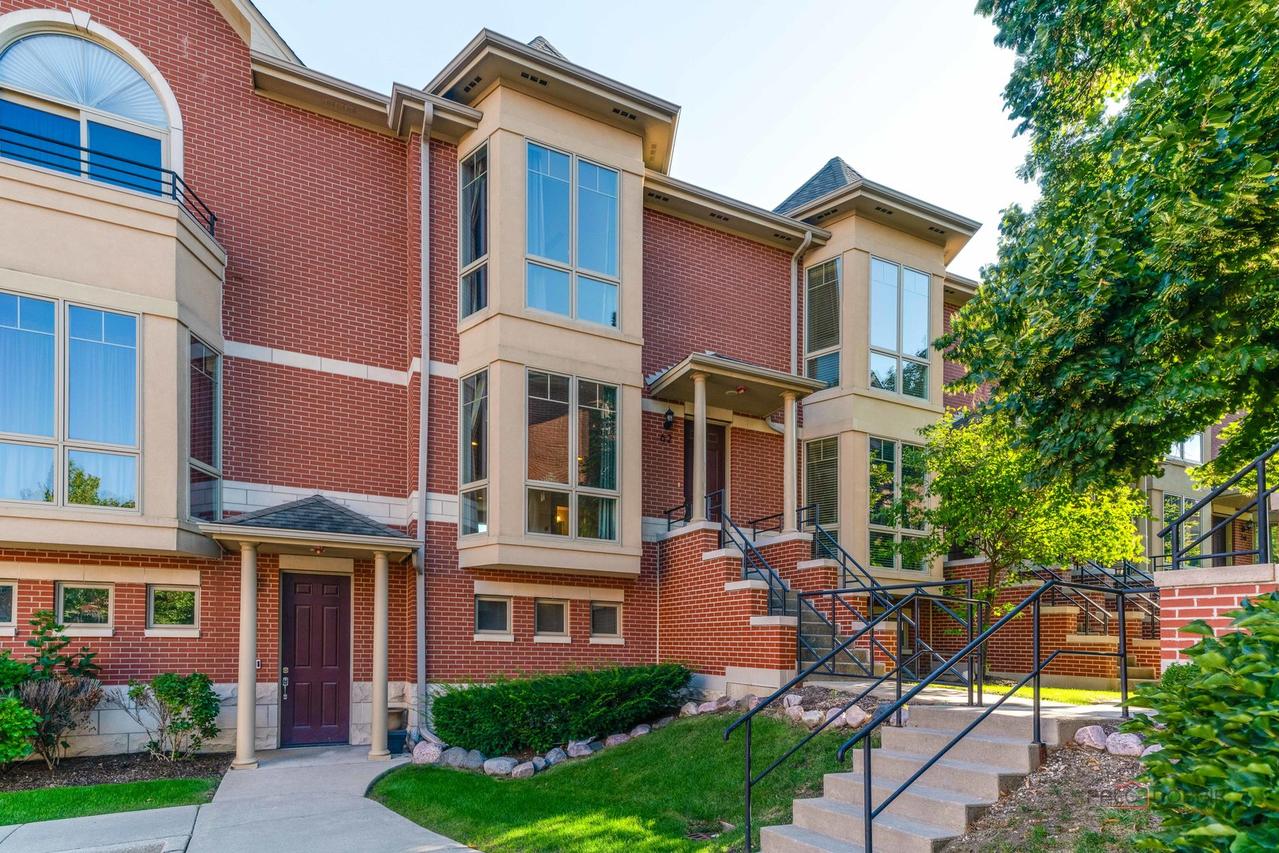 62 Legacy Ln., Wheeling, IL 60090