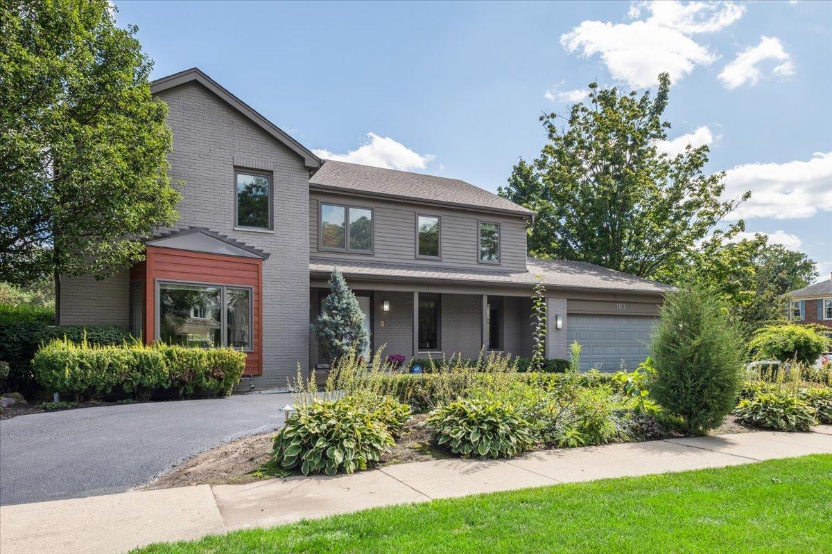 183 Oakmont Dr., Deerfield, IL 60015