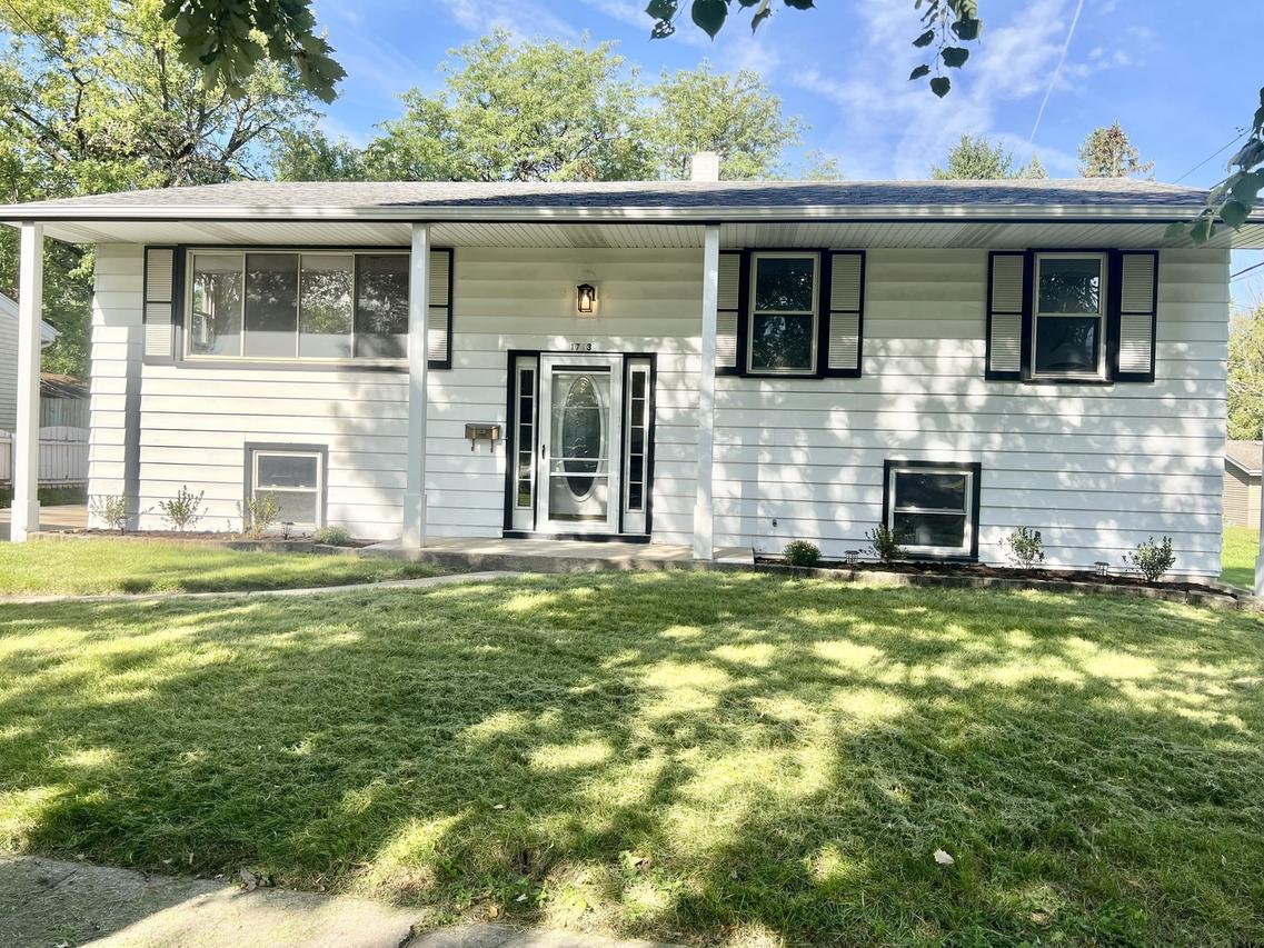 1713 Maple Ave., Belvidere, IL 61008