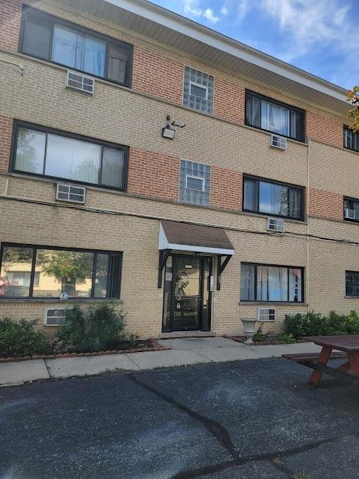 36 S 19th Ave. #2E, Maywood, IL 60153