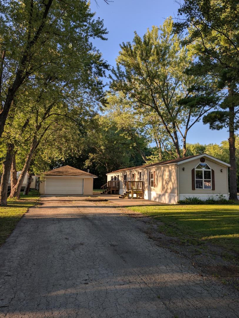 642 W Bergera Rd., Braidwood, IL 60408