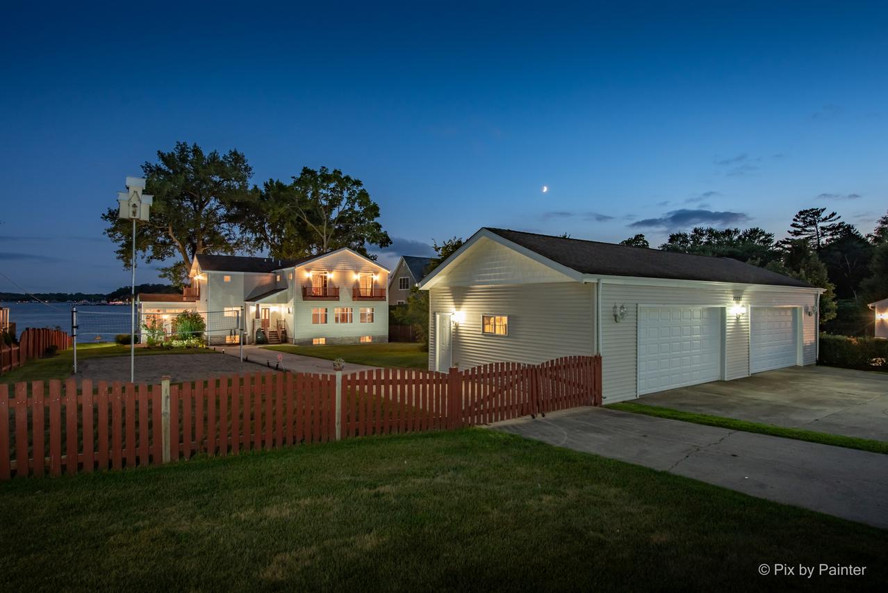27771 W Lake Shore Dr., Spring Grove, IL 60081