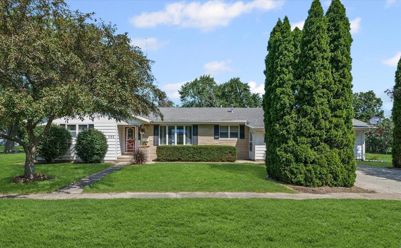 202 E South St., Thawville, IL 60968