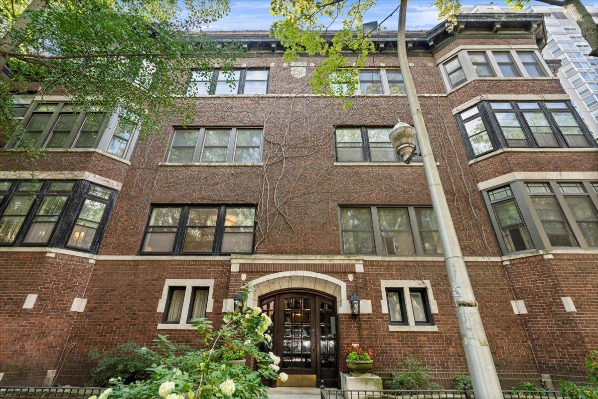 703 W Buena Ave. #A, Chicago, IL 60613