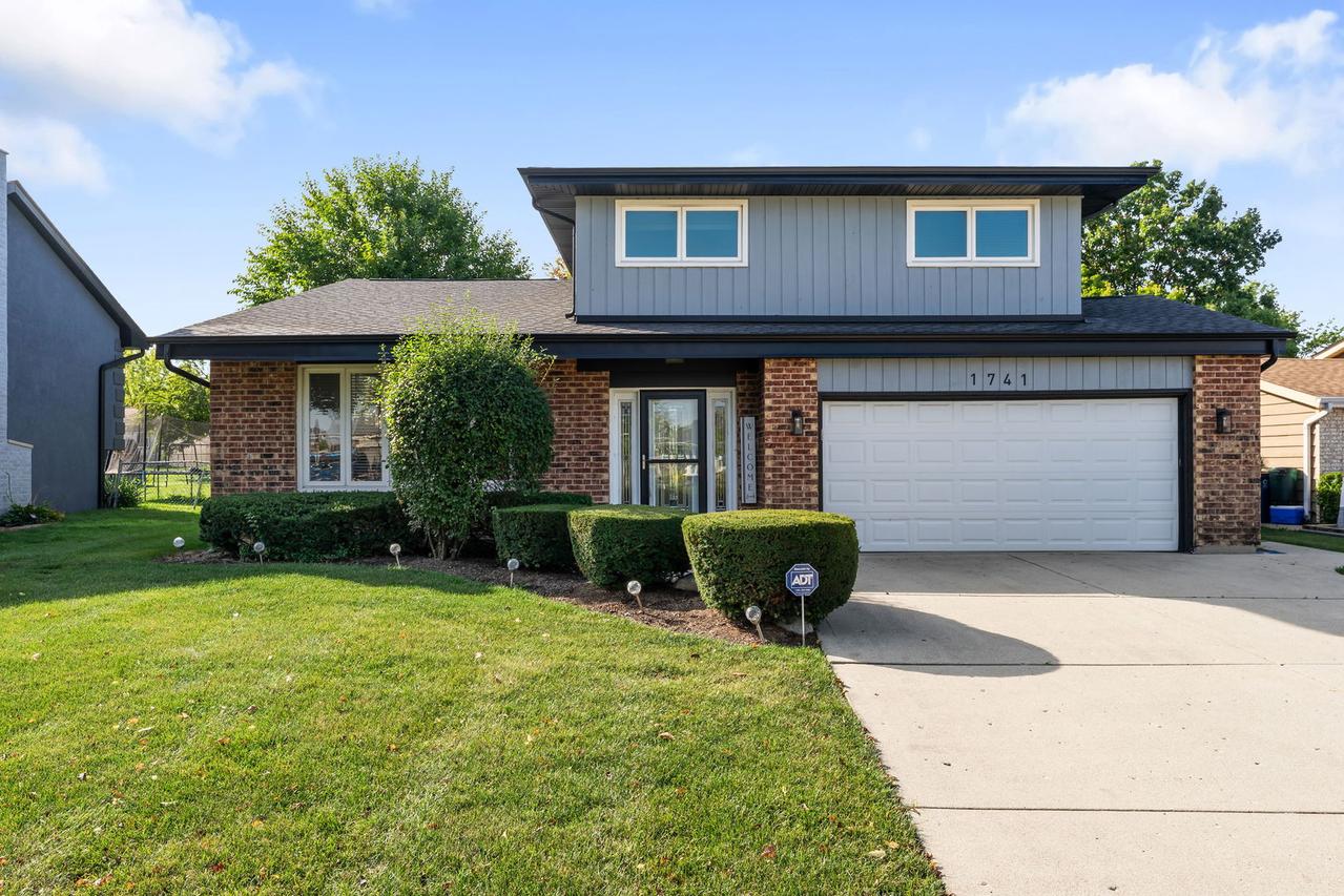 1741 W Goldengate Dr., Addison, IL 60101