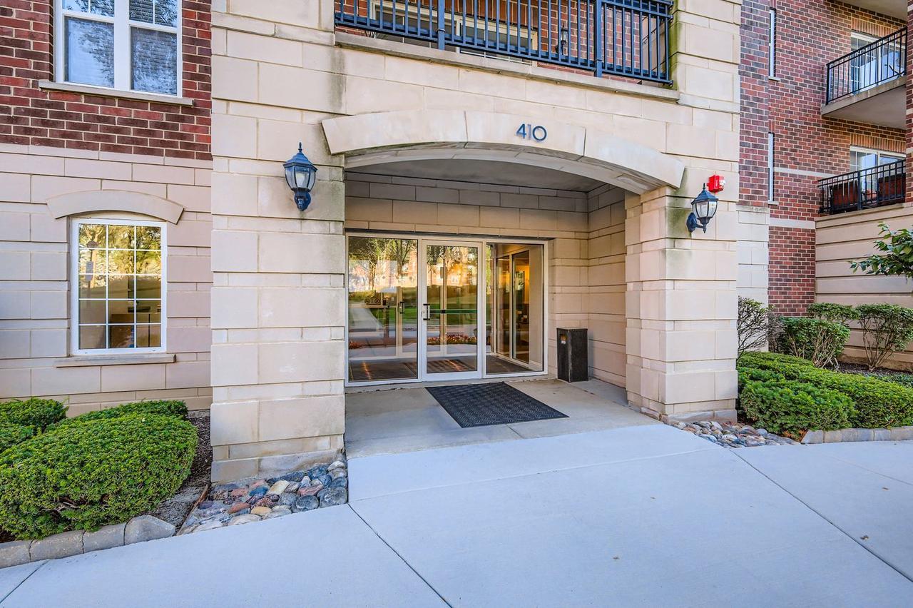 410 W Mahogany Ct. #309, Palatine, IL 60067