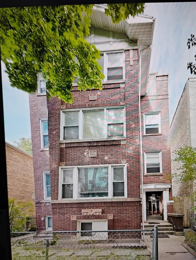6418 N Rockwell St., Chicago, IL 60645