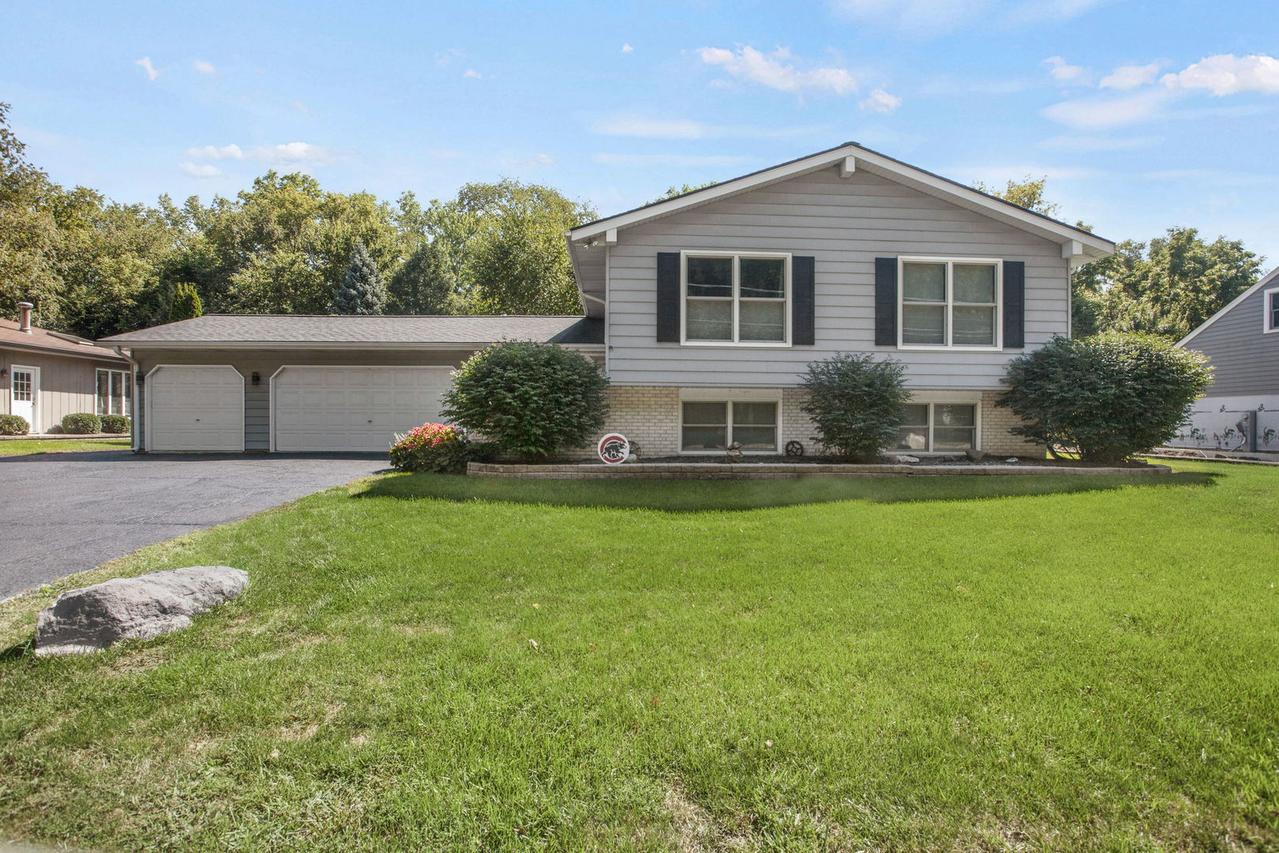 921 Western Ave., Geneva, IL 60134
