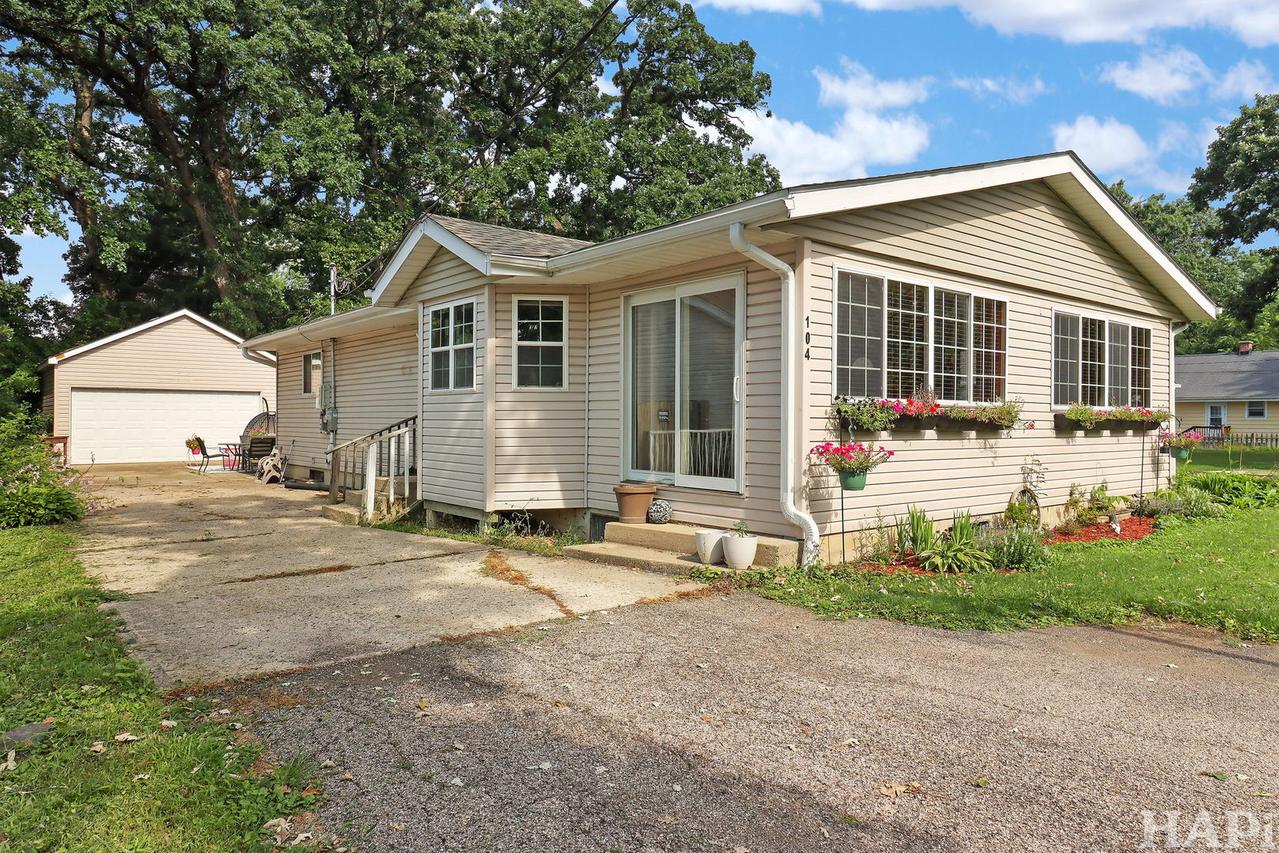 104 Oak Knoll Dr., Lake Villa, IL 60046