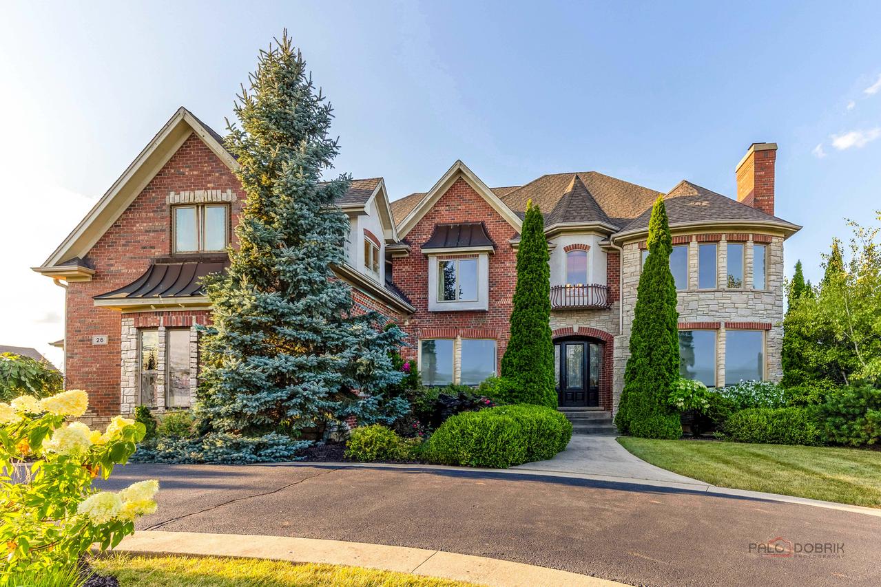26 E Peter Ln., Hawthorn Woods, IL 60047