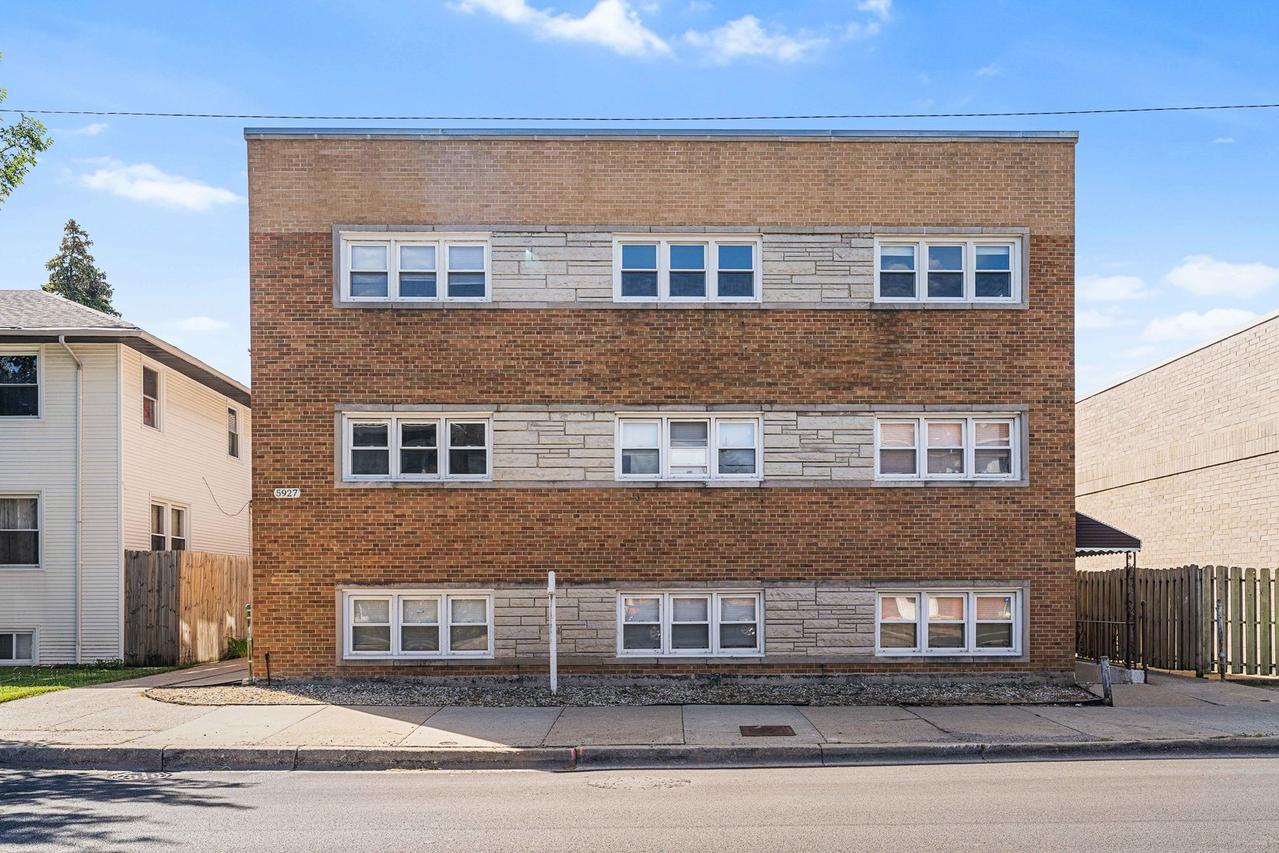 5927 W Addison St. #1C, Chicago, IL 60634