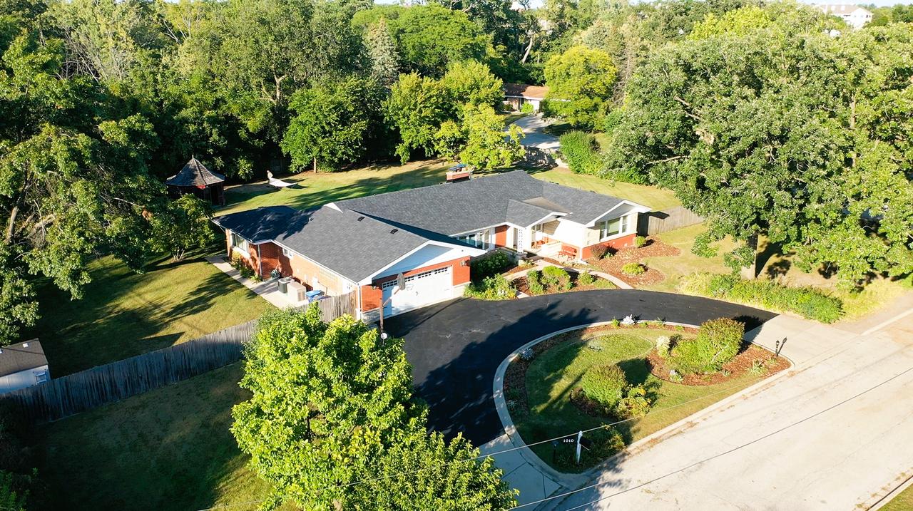 1010 Crabtree Ln., Des Plaines, IL 60016