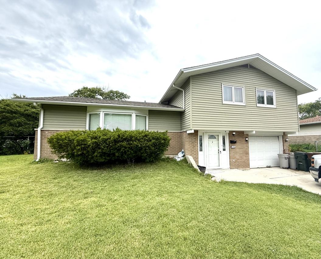 5700 La Palm Dr., Oak Forest, IL 60452