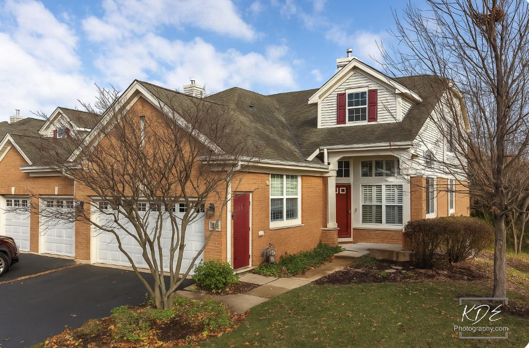 945 Winners Cup Ct., Naperville, IL 60565