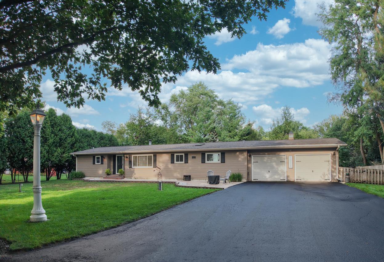 10308 Kenilworth Ave., Algonquin, IL 60102
