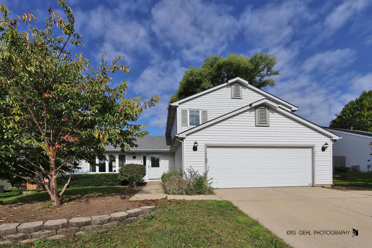 205 S Cross Tr., Mchenry, IL 60050
