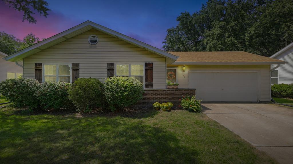 202 Larchwood Ln., North Aurora, IL 60542