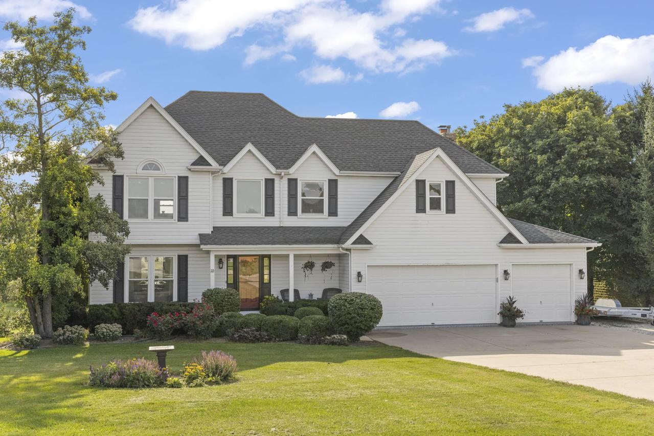 22 Red Hawk Dr., Oswego, IL 60543
