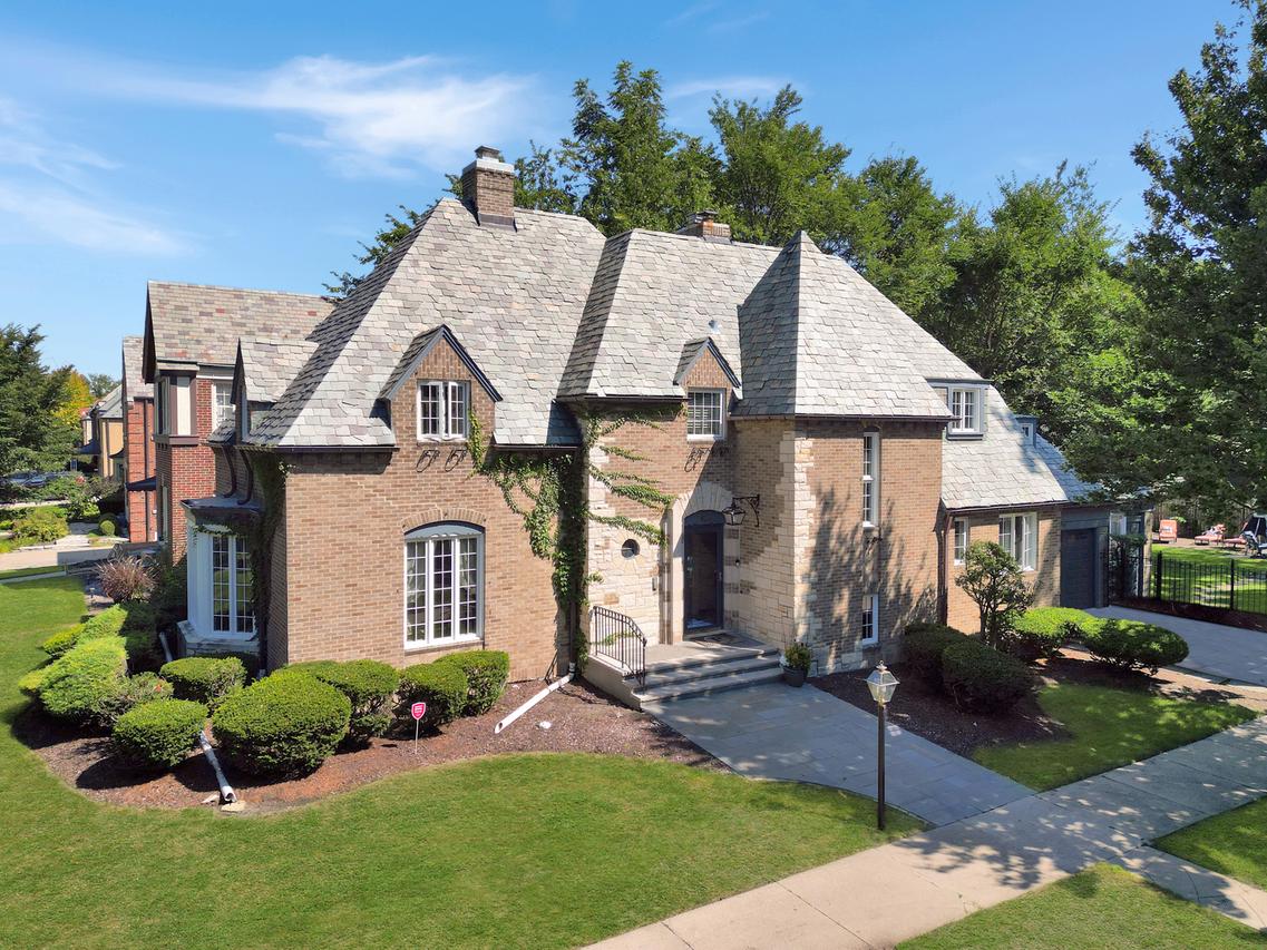 7424 Berkshire St., River Forest, IL 60305