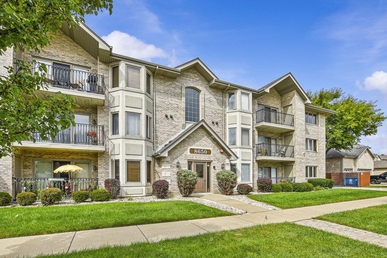 8650 Laporte Ave. #2B, Burbank, IL 60459