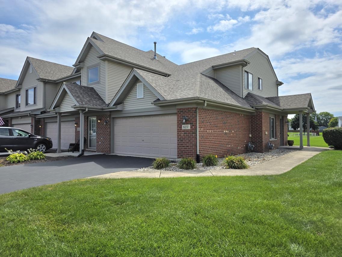 8237 Auburn Ln., Frankfort, IL 60423