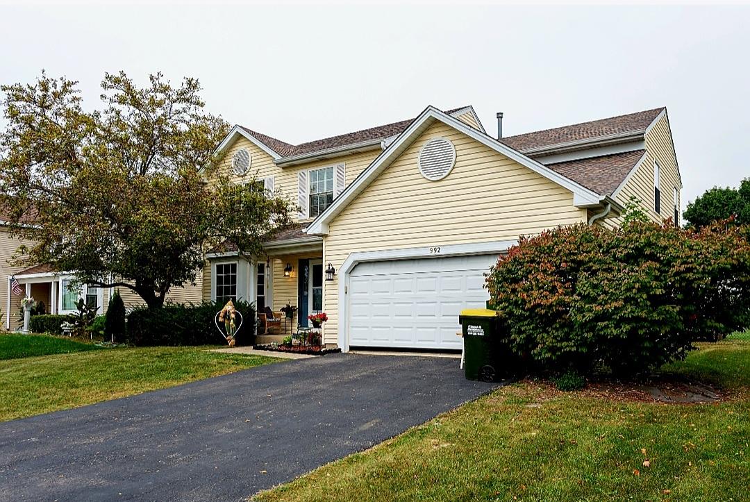 992 Mcphee Dr., Lake In The Hills, IL 60156