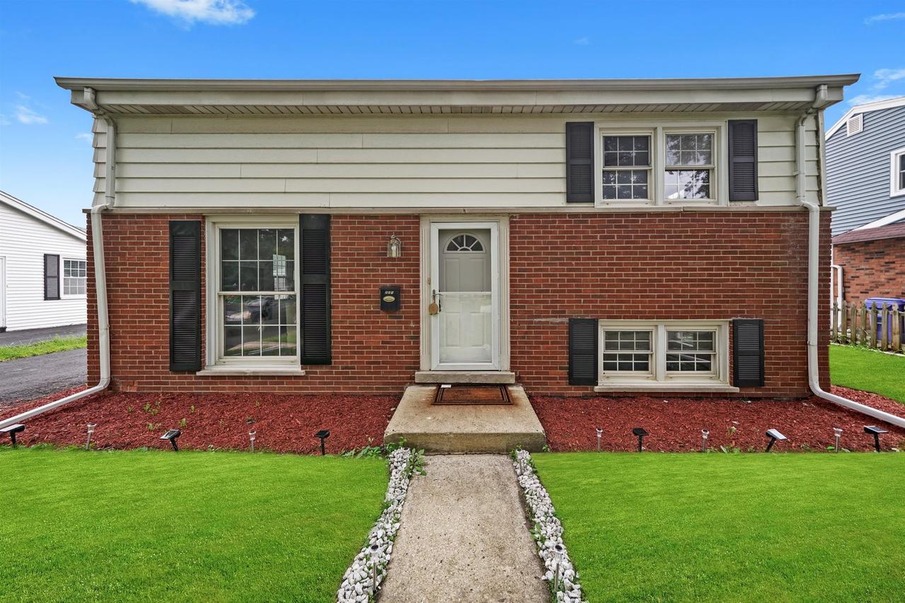 221 S Park Blvd., Glen Ellyn, IL 60137