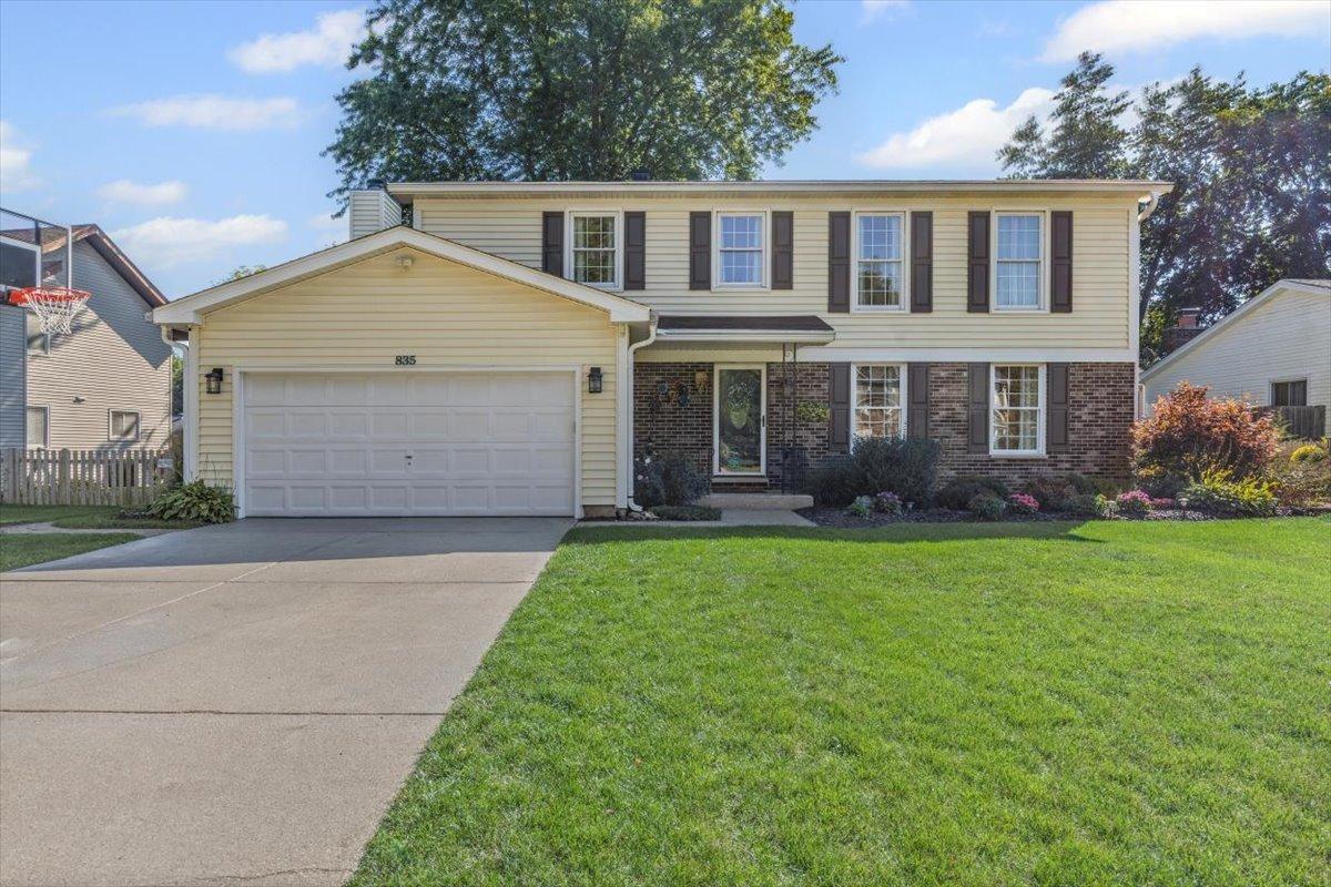 835 Glendale Dr., Crystal Lake, IL 60014