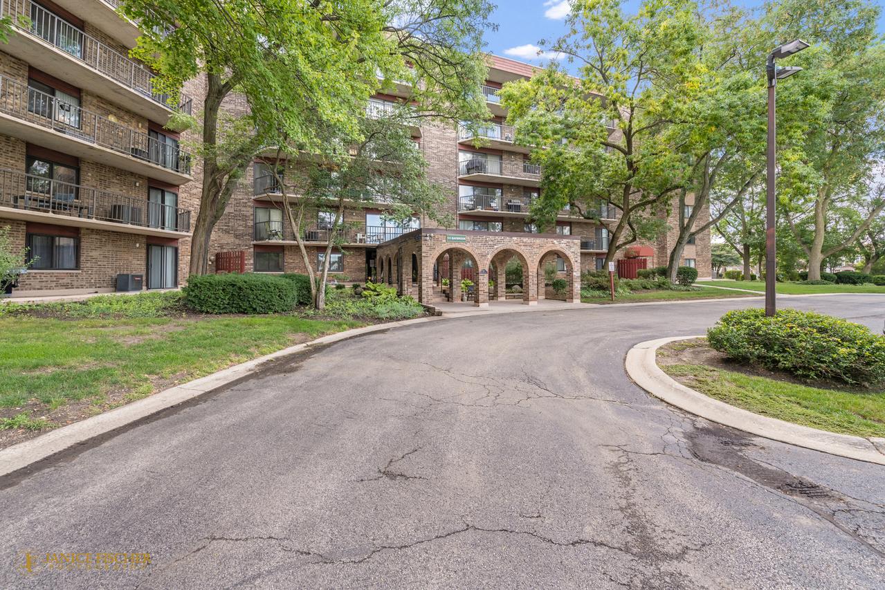 111 S Baybrook Dr. #114, Palatine, IL 60074