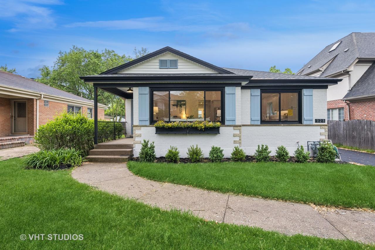 928 S Monroe St., Hinsdale, IL 60521
