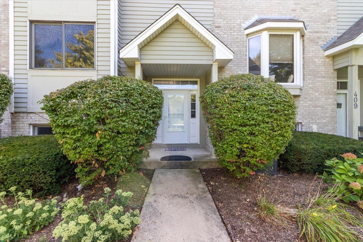 407 E Willow St., Elburn, IL 60119
