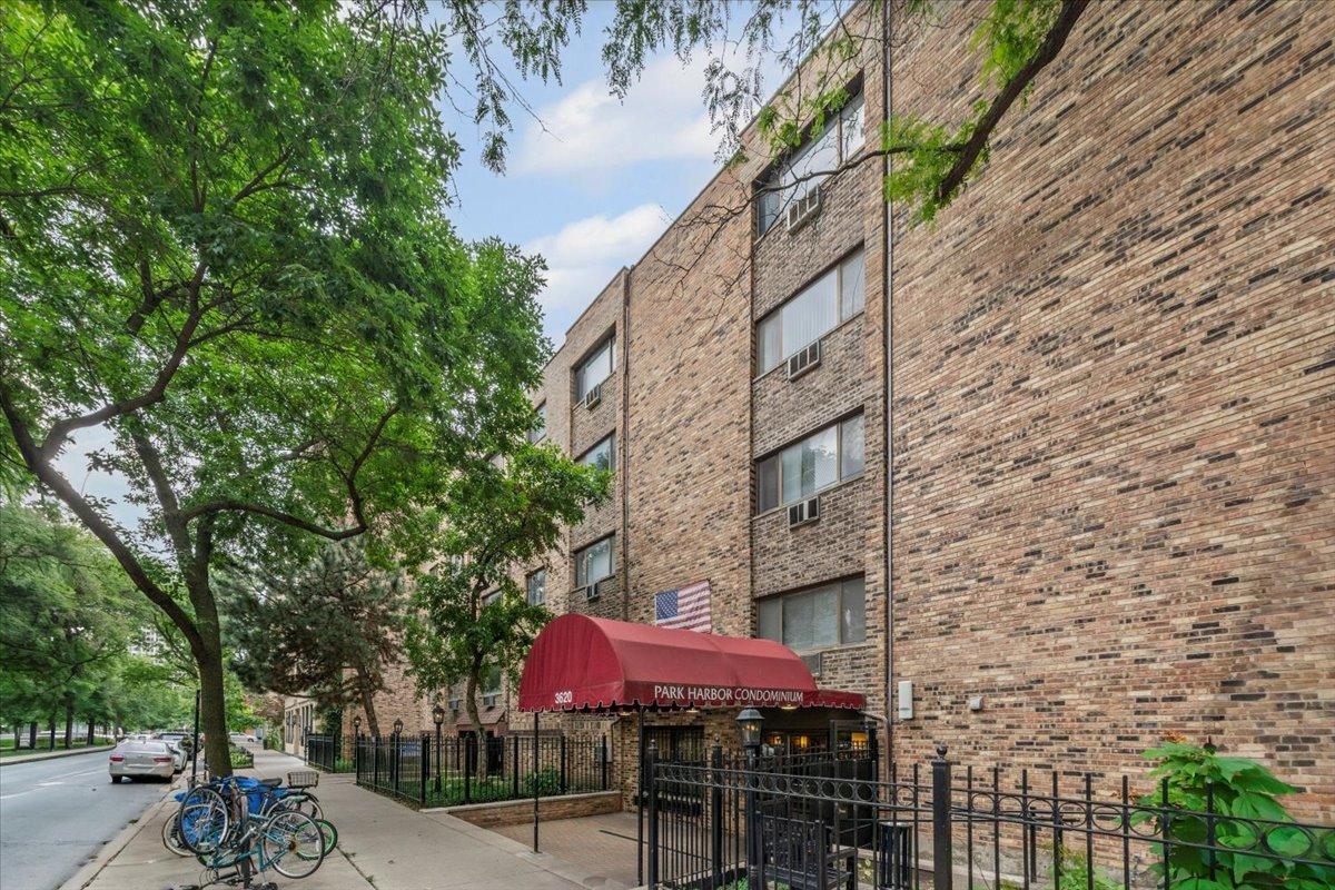 3620 N Pine Grove Ave. #504, Chicago, IL 60613