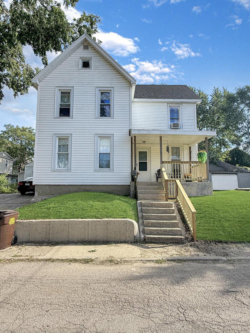 815 W Douglas St., Freeport, IL 61032