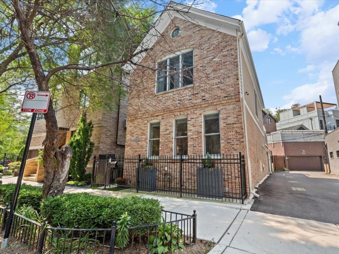1852 N Sheffield Ave., Chicago, IL 60614