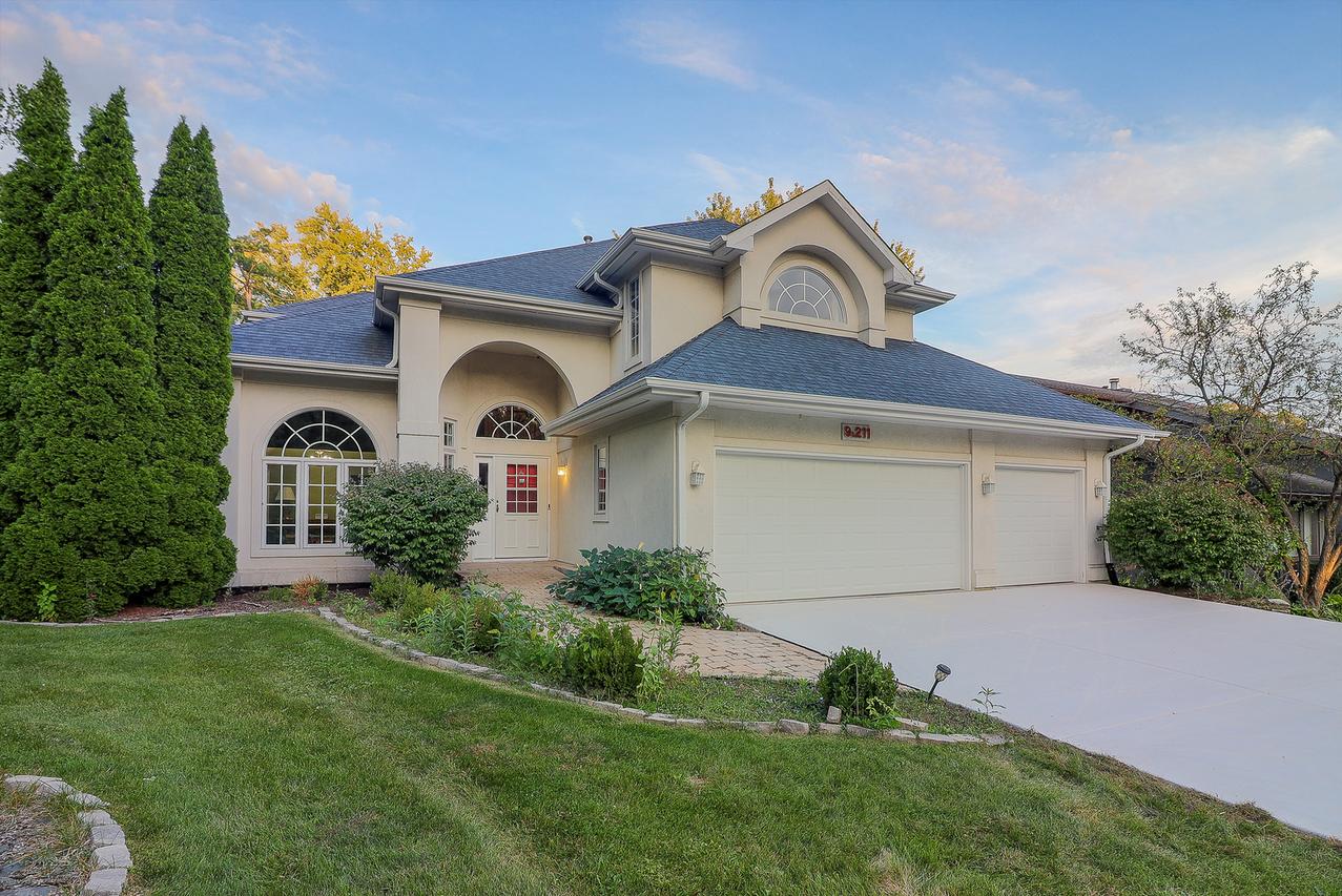 9S211 Graceland St., Downers Grove, IL 60516