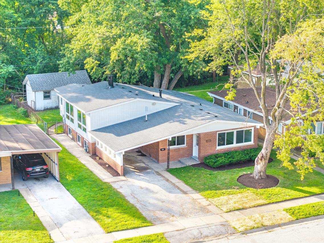 17212 Hawthorne Rd., East Hazel Crest, IL 60429