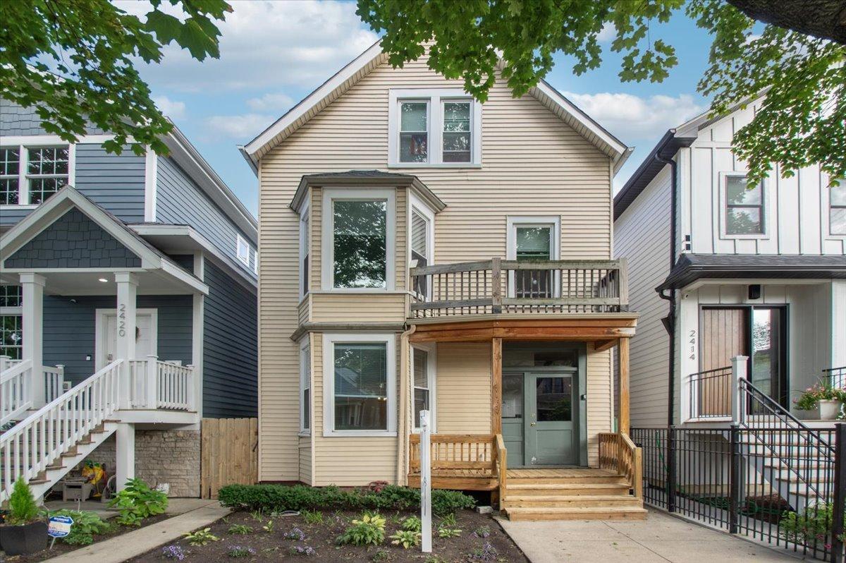 2416 W Belle Plaine Ave., Chicago, IL 60618
