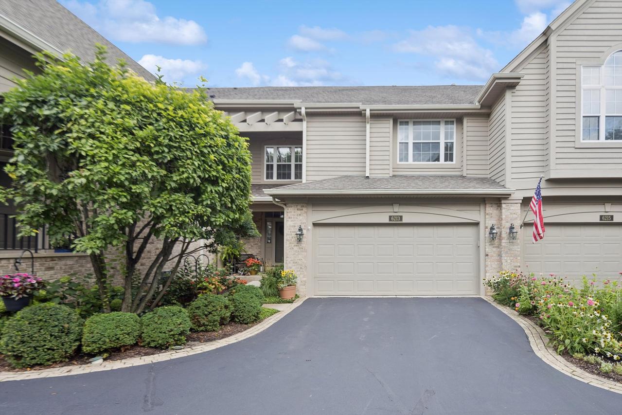 6213 Edgebrook Ln., Indian Head Park, IL 60525