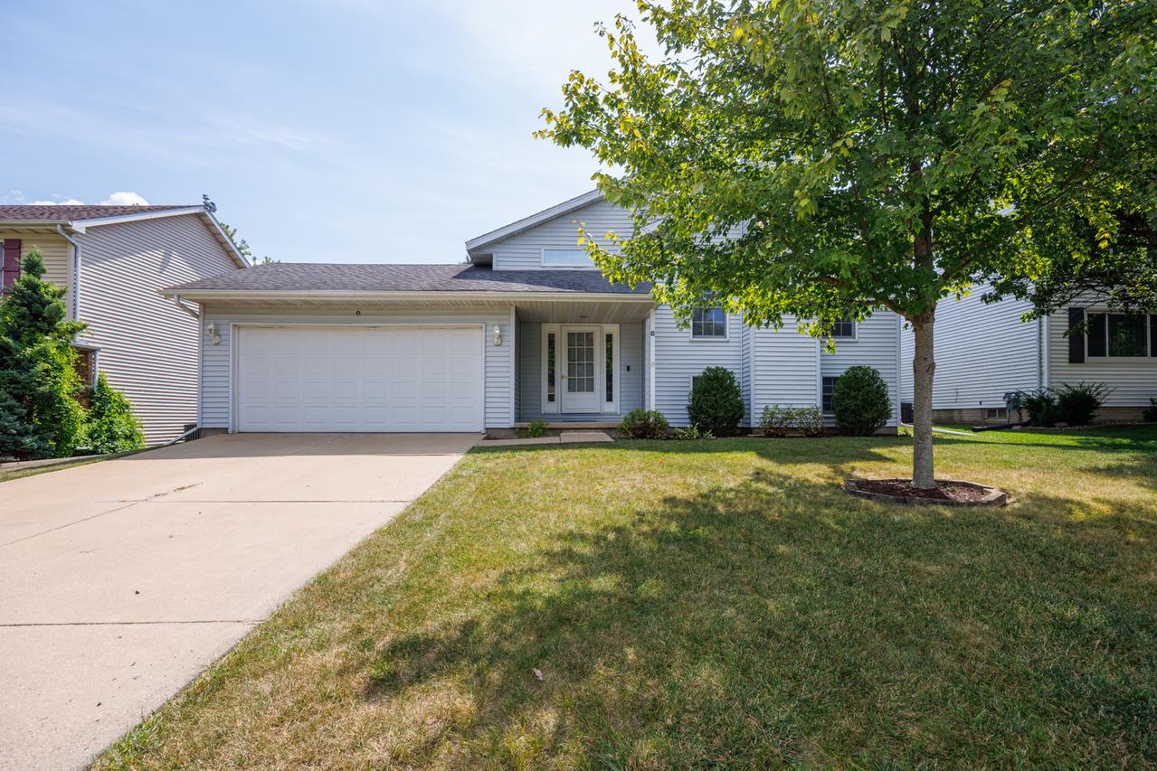 8 Spiria Ct., Bloomington, IL 61701