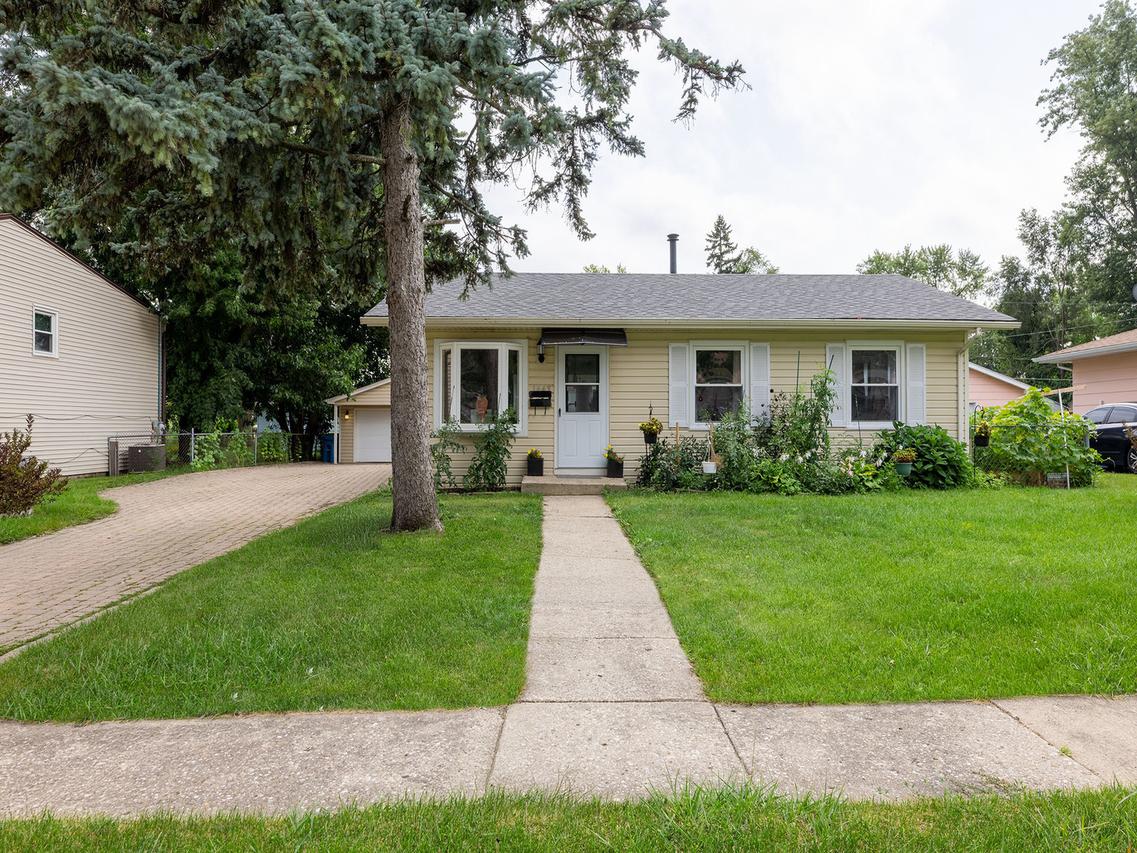 1649 Park Ave., Hanover Park, IL 60133