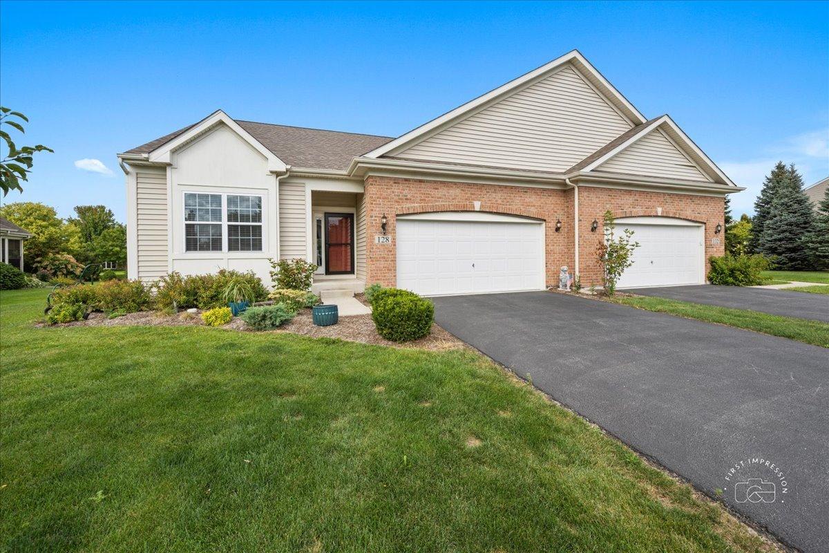 128 Reston Ln., Gilberts, IL 60136
